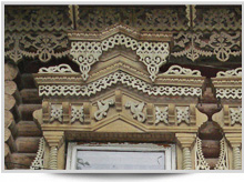 Ремонт деревянных домов и фасадов украшенных резными наличниками и карнизами